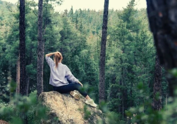 Wegwijzerbord met richting 'this way' 'that way' en 'the other way' - therapie bij ZEON